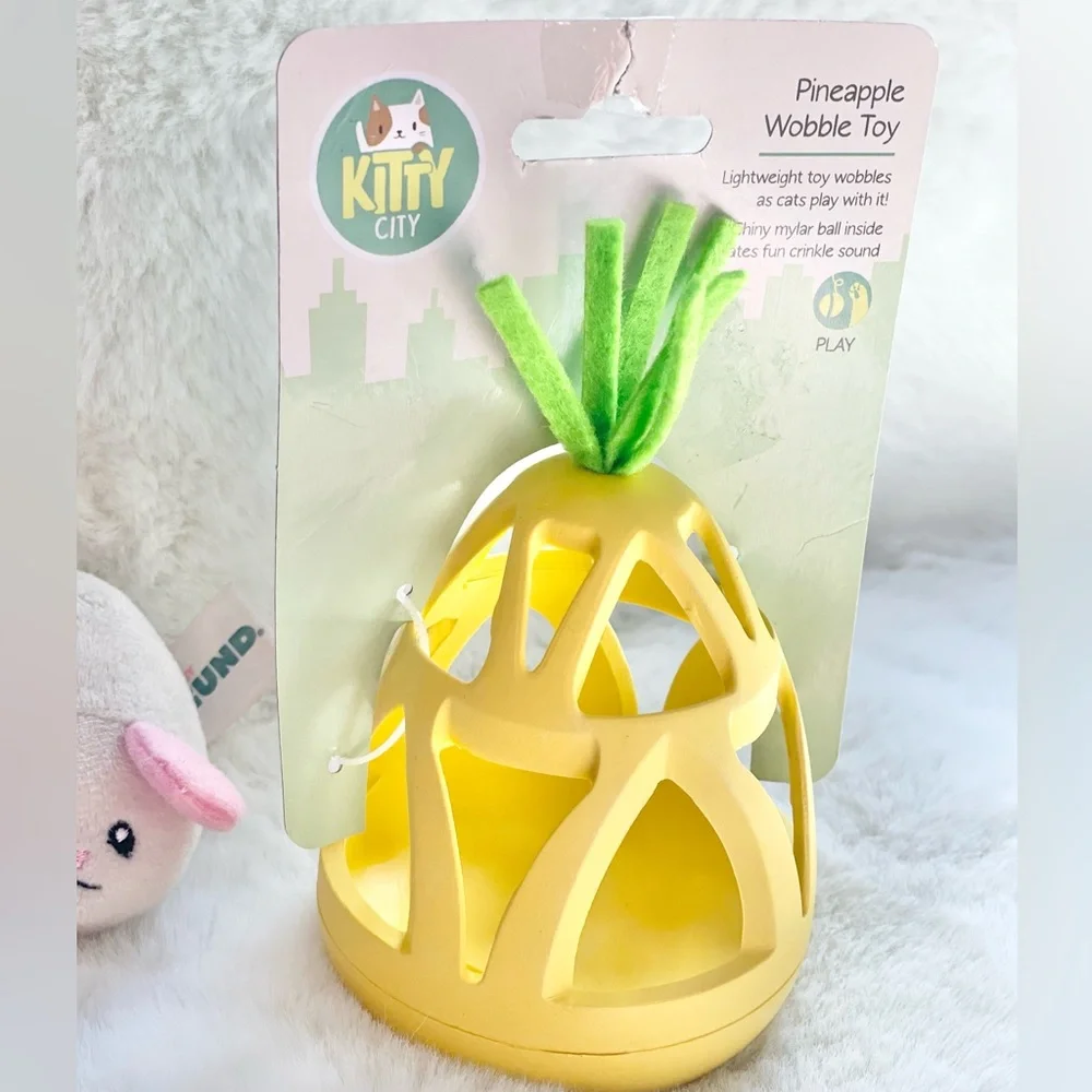 🐱New with tag PINEAPPLE WOBBLE TOY FOR CATS Lightweight toy wobbles as cat plays